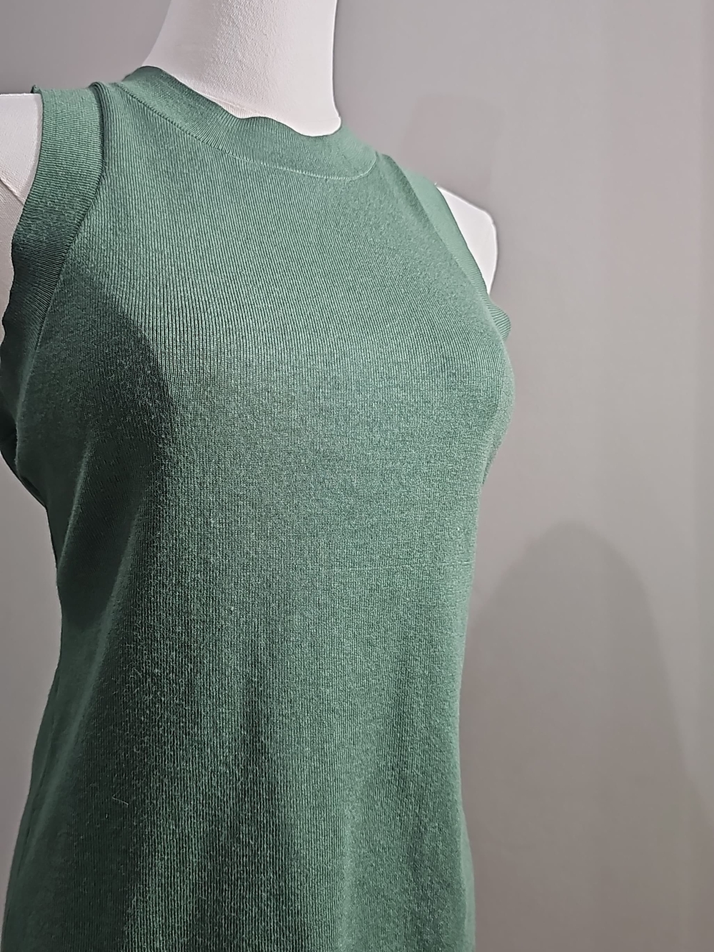 Cable & Gauge Green Sleeveless Knit Top Size M